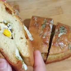 Without Yeast Easy Garlic Bread Recipe/ Lockdown Special A picture of Without Yeast Easy Garlic Bread Recipe/ Lockdown Special.