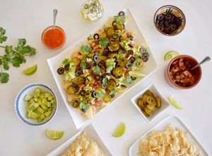 Foto principal de Nachos con Guacamole y Salsa de Queso Cheddar | @DarixLAB