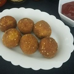 A picture of Chicken & potato cheese balls.