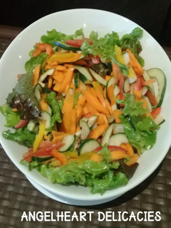 A picture of Lettuce carrot salad.