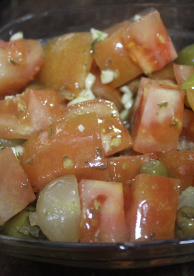 Una foto de Ensalada de tomate con ajo