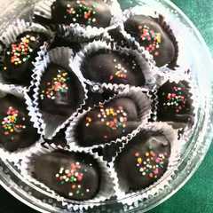 รูปของ Coklat Kurma isi Kacang