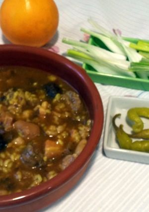 Una foto de Arròs amb fesols y naps (Arroz con alubias y nabos).VIDEO-RECETA