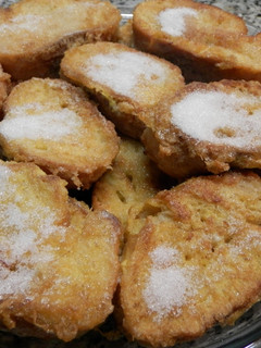 Una foto de Torrijas con anís y azúcar