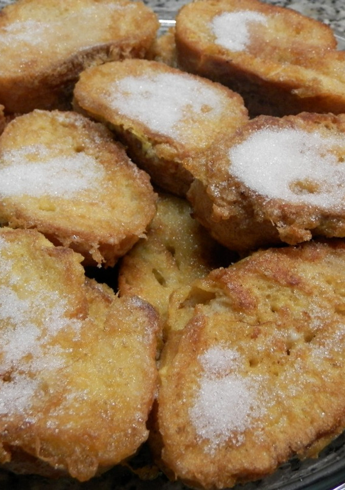Una foto de Torrijas con anís y azúcar