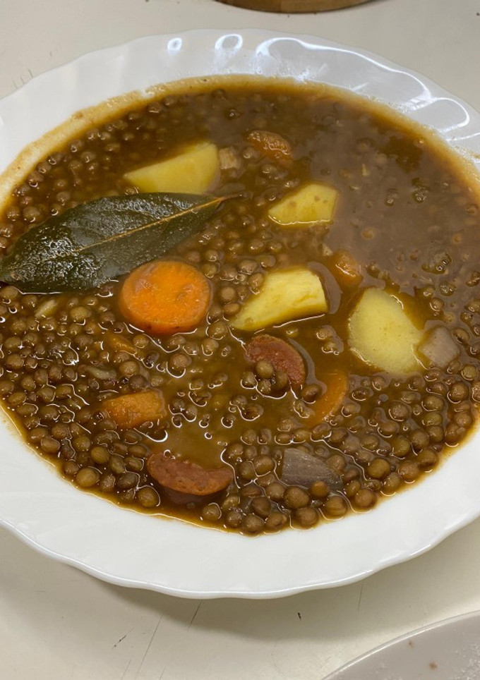 Una foto de Lentejas con chorizo, patatas y zanahorias al Depp