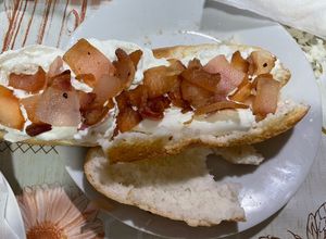 Una foto de Bocadillo guanciale