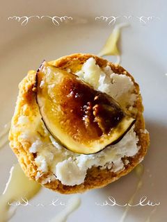 Foto di Friselline con mousse di feta,fichi e miele