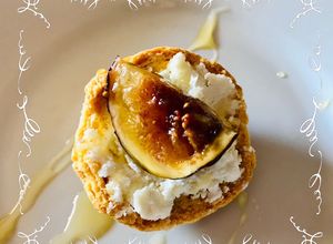 Foto di Friselline con mousse di feta,fichi e miele