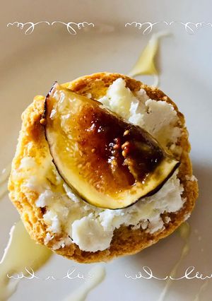 Foto di Friselline con mousse di feta,fichi e miele