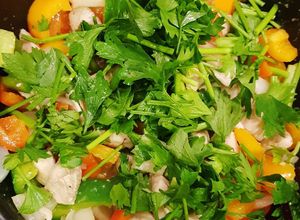 Hình của món Ức gà phi lê xào ngũ sắc.