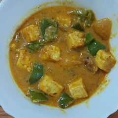 A picture of Kadhi paneer.