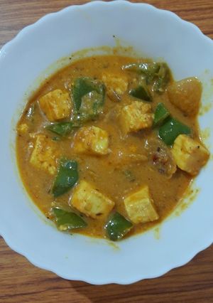 A picture of Kadhi paneer.