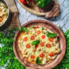 A picture of Tortilla Macaroni Veg Pizza.