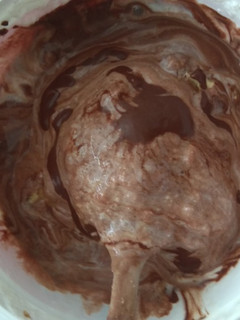 Una foto de Helado casero fitness con chocolate y nueces