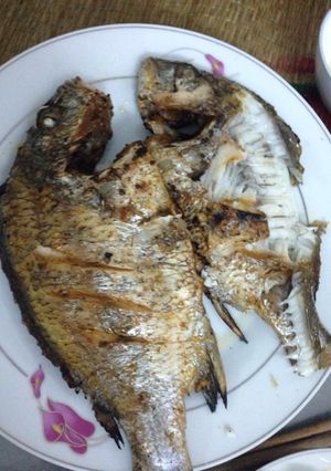 Hình của món Cá Hanh nướng muối ớt.