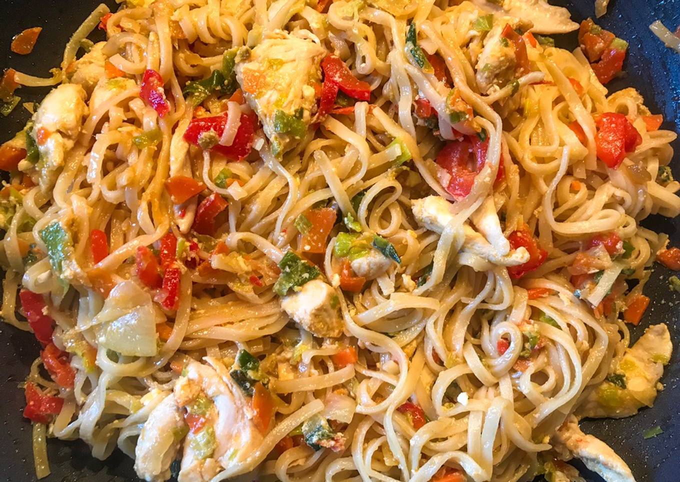 Wok au légumes, poulet et sauce aigre-douce