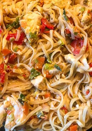 Une photo de Wok au légumes, poulet et sauce aigre-douce
