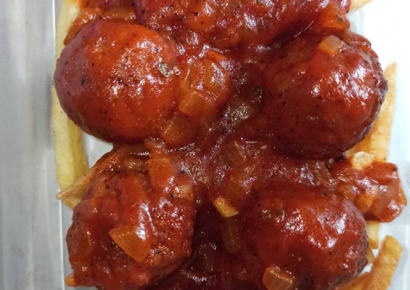 Alb贸ndigas en salsa de tomate 馃い