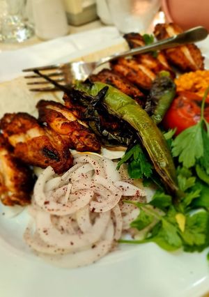 A picture of Grill chicken with veggies.