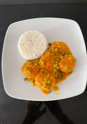 Una foto de Albóndigas de pollo con verduras