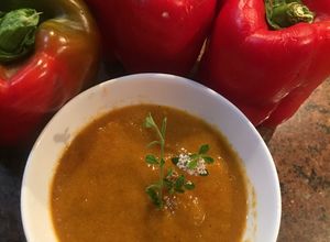 Una foto de Dip griego para untar de Pimentón o Pimientos (muhammara) #keto