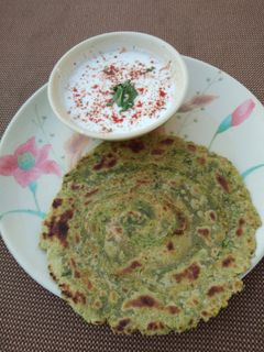 ગ્રીન લચ્છા પરાઠા (green lachcha paratha recipe in gujarati) રેસીપી મુખ્ય ફોટો