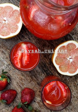 A picture of Water melon and strawberry punch.