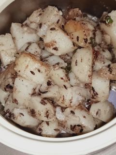 जीरा आलू(jeera aloo recipe in hindi) रेसिपी मुख्य फोटो