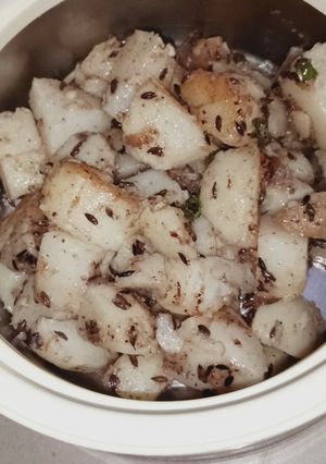 जीरा आलू(jeera aloo recipe in hindi) रेसिपी मुख्य फोटो