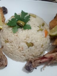 صورة لوصفة دجاج مقلي مع ارز ابيض 🍗🍚