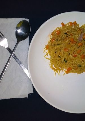A picture of Stir-fry spaghetti.