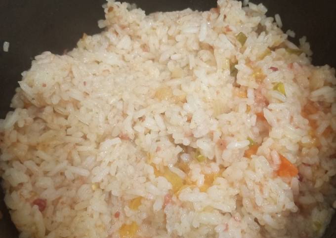 Nasi gurih tomat (ricecooker)