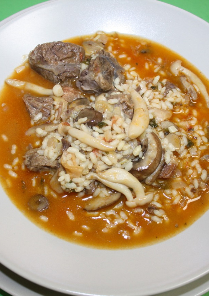 Una foto de Arroz meloso con setas y ternera