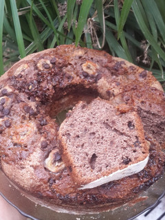 Una foto de Torta de banana y chocolate 🍰🍫🍌