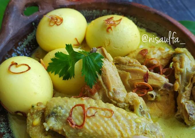 Opor Ayam Kampung dan Telur