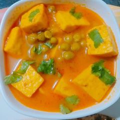 A picture of Matar (peas) paneer.