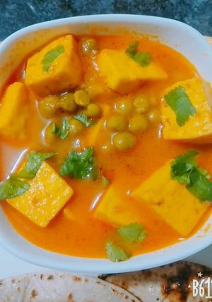 A picture of Matar (peas) paneer.