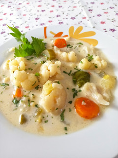Tejszínes, karfiolleves, zabpehelyliszttel recept fotója