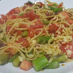 Summer spaghetti with asparagus and crispy ham A picture of Summer spaghetti with asparagus and crispy ham.