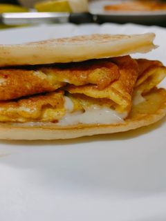Savoury pancake egg sandwich 😁 রেসিপির প্রধান ছবি