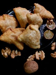 राजसी समोसा (Rajsee Samosa recipe in Hindi) रेसिपी मुख्य फोटो