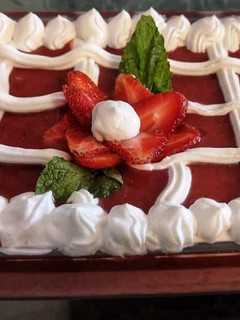 A picture of Strawberry souffle🍓🍓🍓.