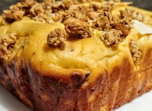 Una foto de PAN🍞De Leche 3 con Granola, Coco🥥y Arándanos🍒...!
