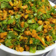 A picture of Green Garlic And Fresh Haldi Instant Pickle.
