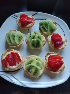 Una foto de Tartaletas de crema pastelera y fruta