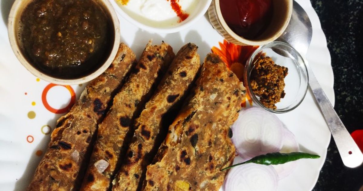 Pure Desi Pyaz Paneer Parathe Recipe by Ruchi Tomar - Cookpad
