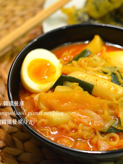 拉麵辣炒年糕，라볶이 的食譜成品照片