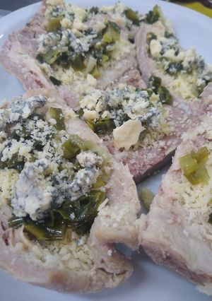 Una foto de Matambre con verdeo y Roquefort