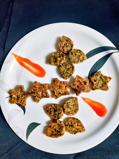પાત્રા (patra in gujarati recipe) રેસીપી મુખ્ય ફોટો